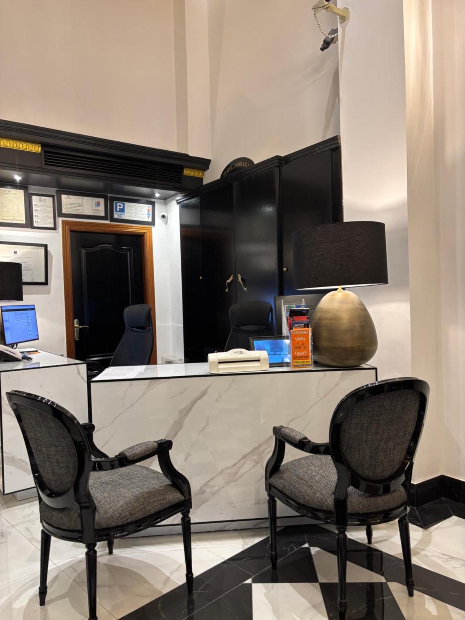 Adriano Boutique Sevilla Экстерьер фото